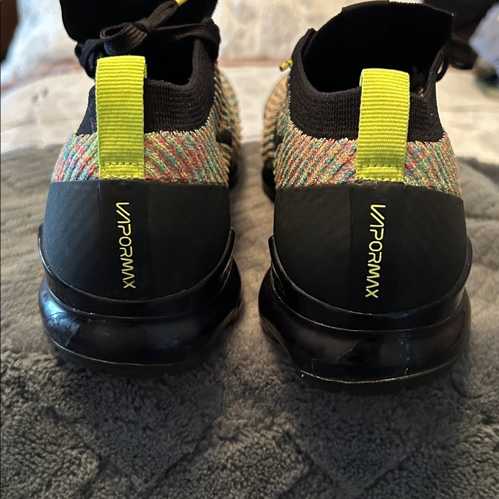Nike Air Vapormax Flyknit Multicolor Knit Women’s Sneakers size 10.5 - Picture 3 of 9